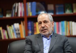 طعنه وزیر پیشین آموزش و پرورش به حج رفتن وزیر فعلی در آغاز کارش/ اگر مشکل کمبود معلم مربوط به دولت قبل است چرا خودمان مشکل نداشتیم؟