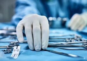 حق العمل جراح کمتر از پول تاکسی بیمار است/تعرفه غیر واقعی متخصصین در  بیمارستان دولتی