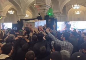 وداع با پیکر شهید خالقی در مدرسه شهید مطهری + عکس+فیلم