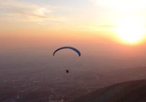 برافراشتن پرچم ایران در آسمان پردیس به یاد شهدای کرمان+عکس و فیلم
