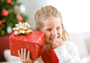 کادو تکراری نخر! جذاب ترین هدیه های روز دختر از ۳ تا ۳۰ سال