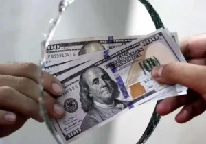 قیمت دلار در بازار آزاد دوباره به پرواز درآمد (۸ اسفند)