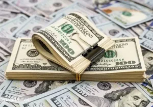 تیغ تیز ترامپ بر بازار ارز ایران | خریداران دلار از بلاتکیفی درآمدند؟