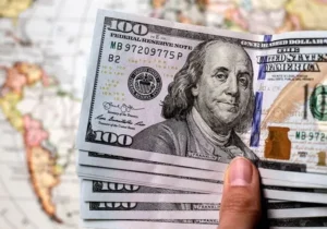 قیمت دلار آزاد در مرز سقوط (۱۲ خرداد)