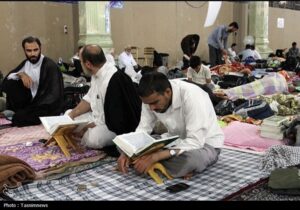 اعتکاف زنجان به اوج رسید؛ تکمیل ظرفیت ۱۵ هزار نفری