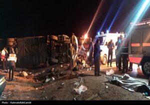 افزایش مصدومان واژگونی اتوبوس در محور اصفهان-نطنز