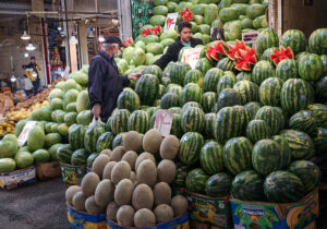 بازار سرد شب یلدا در زنجان| قیمت خشکبار و میوه سرسام آور است