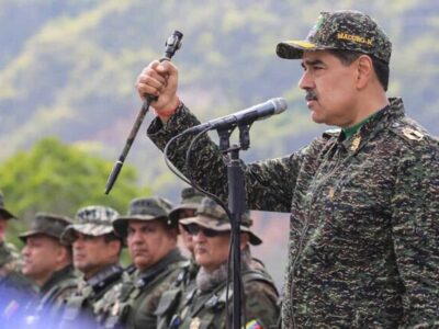 تنش بالا گرفت/ مادورو: آماده جنگ با آمریکا هستیم