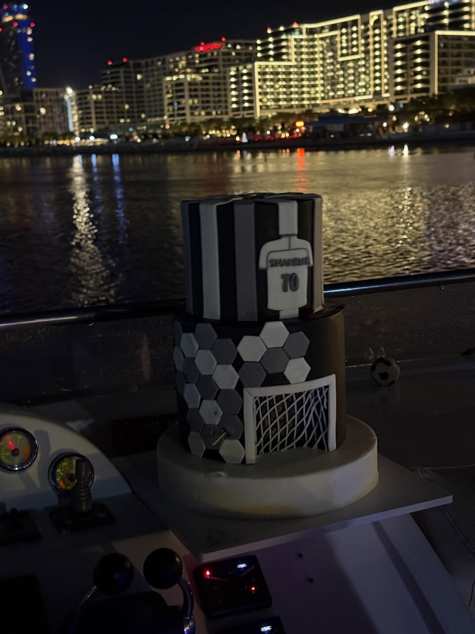 جشن تولد لاکچری ستاره پرسپولیسی در امارات با حضور قایدی + عکس