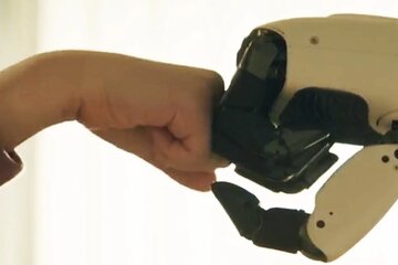 ربات انسان‌نمای جدید ال‌جی، انجام کارهای خانه را آسان می‌کند