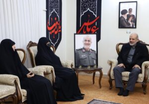 سردار وحیدی با خانواده شهید سلامی دیدار کرد