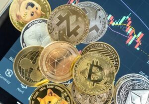 نبرد خریداران و فروشندگان کریپتو در آذر؛ آینده بیت‌کوین و آلت‌کوین‌ها چه می‌شود؟