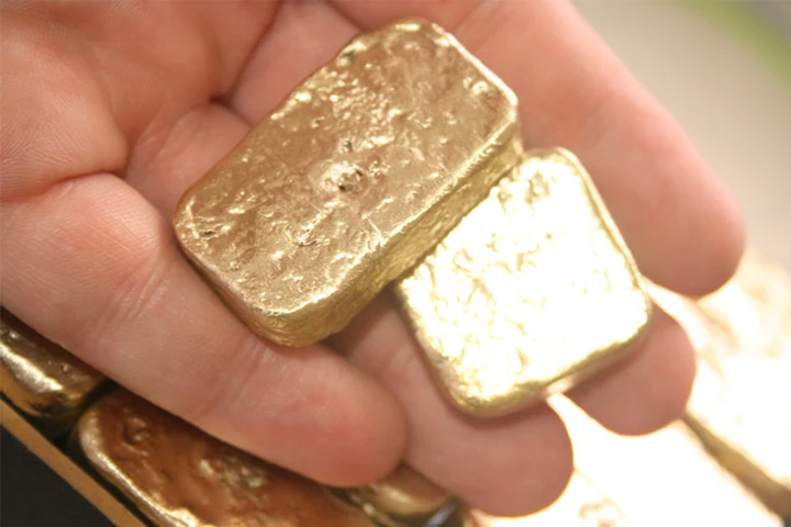 آیا طلای آب شده 18 عیار ارزانتر از طلا شمش است؟ بررسی مزایا و معایب خرید این نوع طلا قیمت طلا 18 عیار