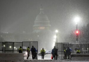 اعلام وضعیت اضطراری در ۱۸ ایالت آمریکا