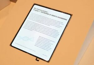 اولین نمایشگر تاشو بدون چین‌خوردگی سامسونگ به‌نمایش درآمد