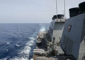 تحرکات کشتیهای جنگی آمریکا / جنگ ترکیبی در راه است