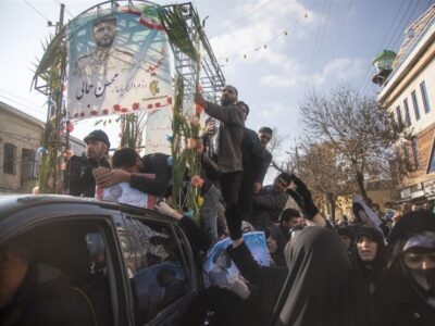 تشییع پیکر ۲  شهید مدافع امنیت کرمانشاه/ همه برای ملینا‌ خون گریستند