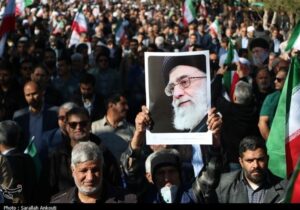 حماسه مردم کرمان در محکومیت اغتشاشگران؛ حماسه عاشورایی در میدان عاشورا