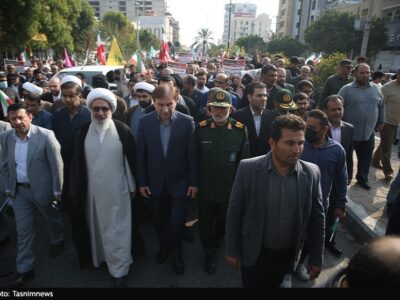 رمز موفقیت و گذر از بحرانها اتحاد و همبستگی است