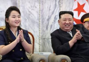 رهبر کره شمالی و دختر در جشن سال نو / «کیم جونگ اون» در لباس عید! + عکس