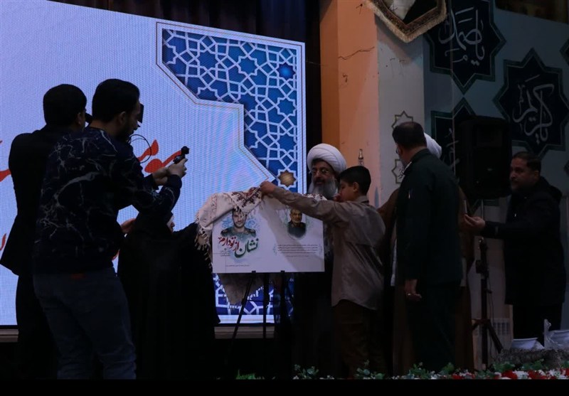 رونمایی از کتاب شهیدعلیجانی در همایش"نماز؛عامل اقتدار"