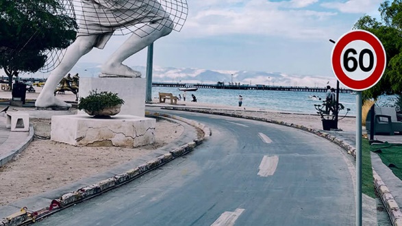 قوانین جزیره کیش - ۲۸ قانون برای مسافران و کیشوندان قانون سرعت مجاز در کیش معادل 60 کیلومتر بر ساعت در جاده های اصلی کیش است