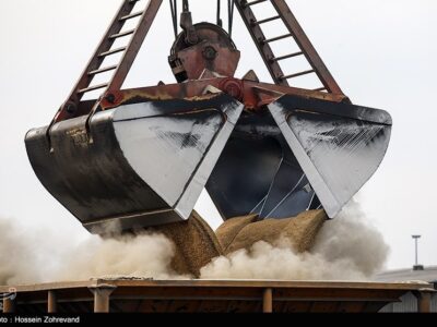 کشتی‌های حامل کالا‌های اساسی ٢۴ ساعته تخلیه می‌شوند