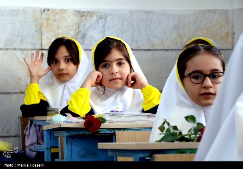 آموزش غیرحضوری لطمه بزرگی به سواد و بلوغ دانش‌آموزان زد/ مدل مدرسه سنتی برای آموزش مجازی کارایی ندارد؛ «معلم، دانش‌آموز و آموزش فدای بخشنامه‌ها شدند»