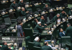 بررسی ایرادات واگذاری ایران‌خودرو به کروز در نشست امروز مجلس