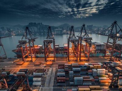 تخلیه و بارگیری بیش از ۹ میلیون تُن کالا در بنادر قشم