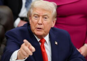 ترامپ برای مردم ایران پیامک فرستاد! + تصویر