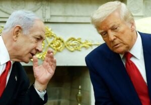 جلسه ۳ نفره سران آمریکا و اسرائیل درباره ایران / میهمان ویژه ترامپ و نتانیاهو کیست؟ + عکس