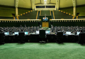 حضور خادمان مسجد جمکران در صحن مجلس به مناسبت میلاد حضرت مهدی (عج)