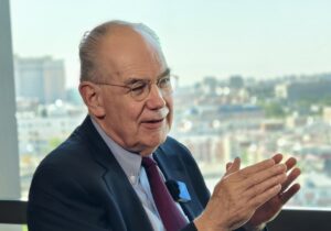 دانشمند مشهور آمریکایی: ترامپ متوجه شکستناپذیری ایران شده و از جنگ دور میشود