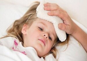 دوش آب سرد، کودک تبدار را وارد شوک میکند