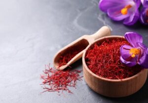 زعفران‌ تقلبی؛ معضل بزرگ بازار است | نقش صنف چاپخانه داران در توزیع گسترده طلای سرخ جعلی