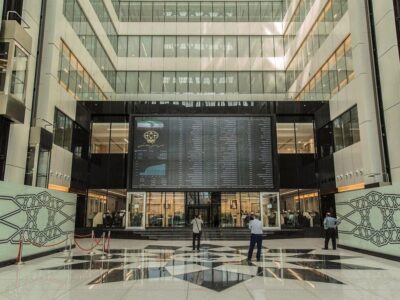 سیگنال مثبت لاریجانی به بورس/ خریداران به صف شدند