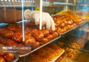 مصرف بیرویه شیرینیهای رمضانی عامل نوسان قند خون