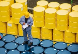 نفت ریخت/ مازاد عرضه همه معادلات را به هم زد