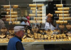 نقره آرام گرفت؛ بورس قرمز شد؛ سکه ریخت/ وضعیت بازار سرمایه روز دوشنبه ۲۷ بهمن ۱۴۰۴