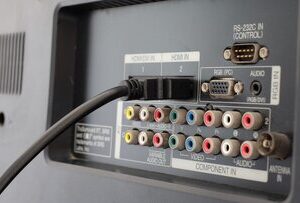 هشدار: کابل‌های HDMI قدیمی، تلویزیون هوشمند جدید شما را نابود می‌کنند