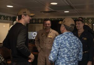 ویتکاف روی عرشه ناو آبراهام لینکلن/ با خلبانی که پهپادی ایرانی را سرنگون کرد دیدار کردم