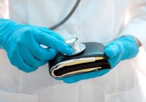 پروانه طبابت پزشکان زیرمیزی بگیر باید ابطال شود