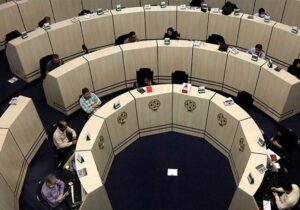 ۲۱ نماد بورسی مشمول عرضه اوراق اختیار فروش تبعی شدند