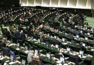 ۵۳ نماینده مجلس خواستار مقابله با جنگ اقتصادی آمریکا شدند