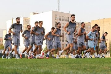 استقلالی‌ها از تهران خارج می‌شوند / زمان ازسرگیری مسابقات فوتبال مشخص نیست