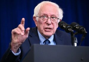 اعتراض سناتور آمریکایی به بمباران مدارس در ایران