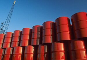 جهش قیمت نفت در بازار جهانی/ برنت ۱۰۰ دلار را حفظ کرد