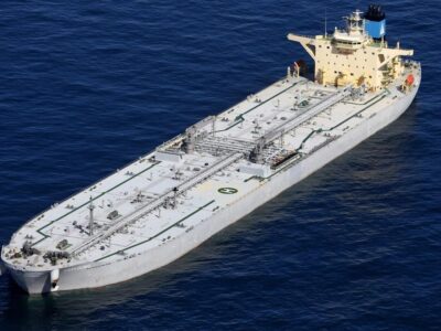 سیانان به نقل از یک مقام ایرانی / عبور محدود نفتکشها بررسی میشود