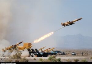 آماده‌سازی و شلیک پهپاد ایرانی به سمت دشمن آمریکایی ـ صهیونی